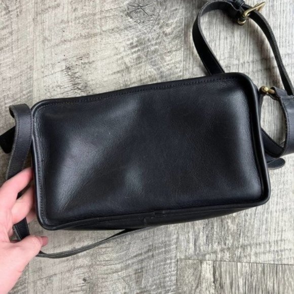 Vintage Coach Swingpack 9974 Milti-Zip Compartment Black Leather Crossbody Bag - Picture 2 of 7